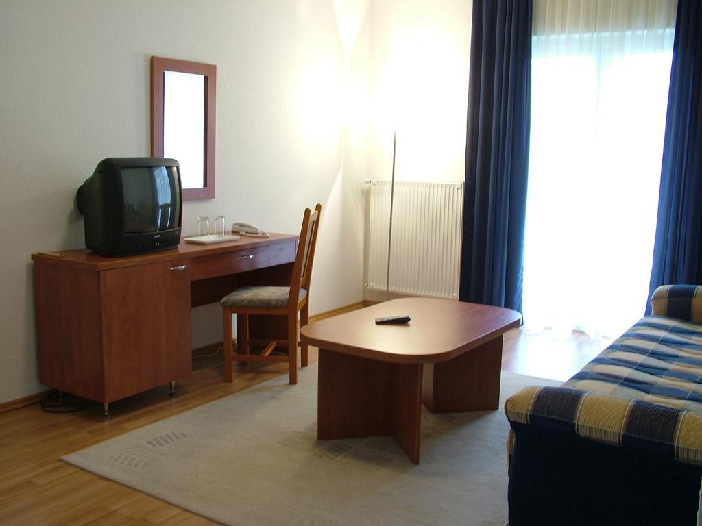 Pontis Hotel บีอาตอร์แบก ห้อง รูปภาพ
