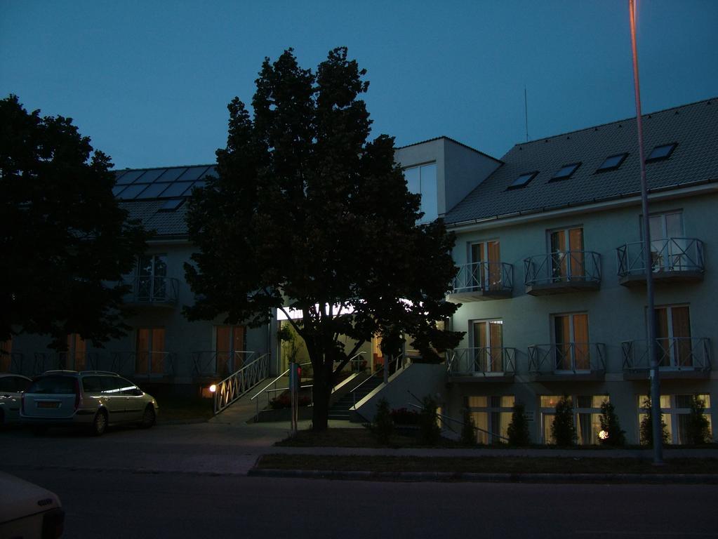 Pontis Hotel บีอาตอร์แบก ภายนอก รูปภาพ