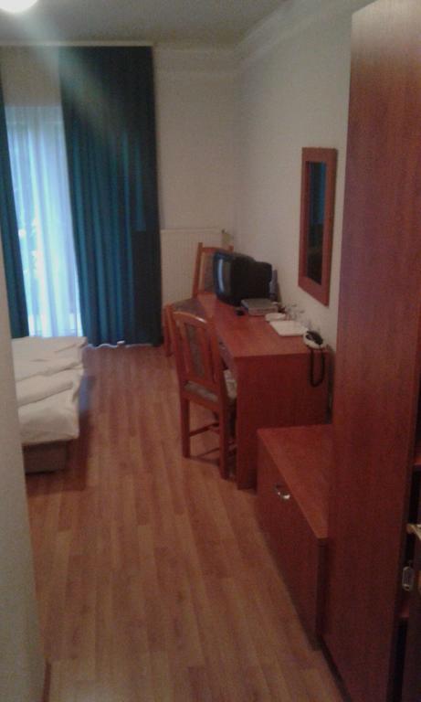 Pontis Hotel บีอาตอร์แบก ห้อง รูปภาพ